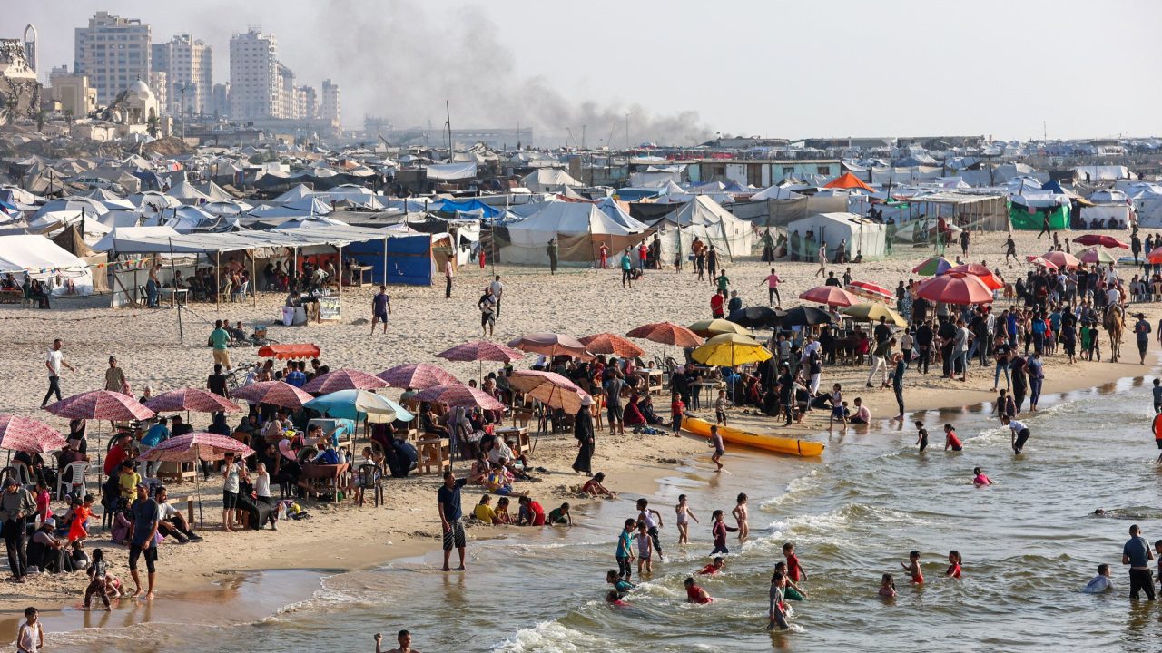 🌊 Gaza’s Seaside: A Place of Escape and Resilience